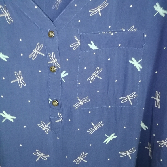 3/30$ REITMANS Blue Dragonflies V Neck Button Front Blouse Size Medium - Picture 4 of 14